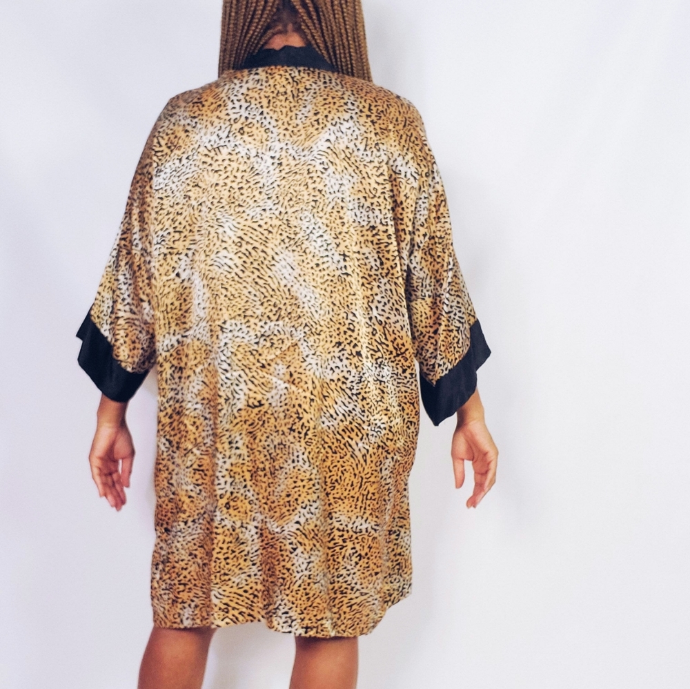 Vintage Cheetah Robe - Picture 4 of 8